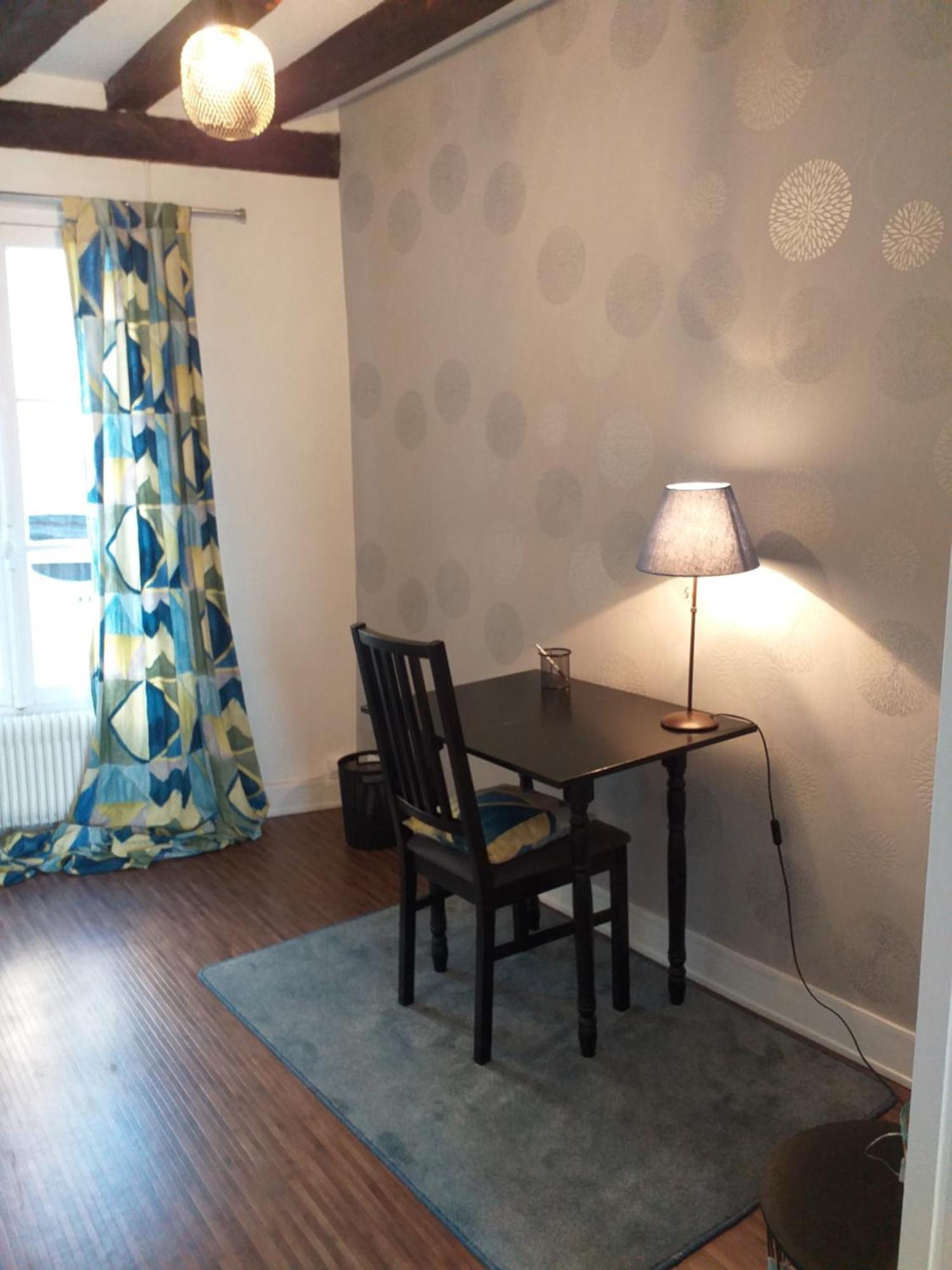 Apartment L'ecuyere-maison De Ville-secteur Cathedrale-parking Prive Gratuit Chartres